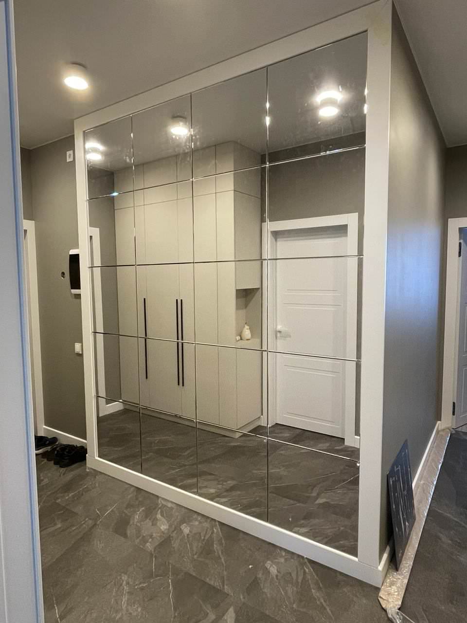 Зеркальное панно на стену.