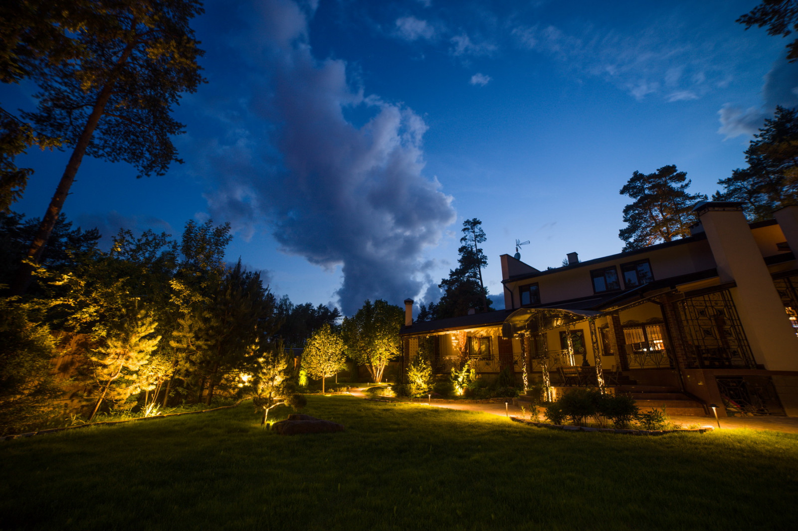 Освещение сада