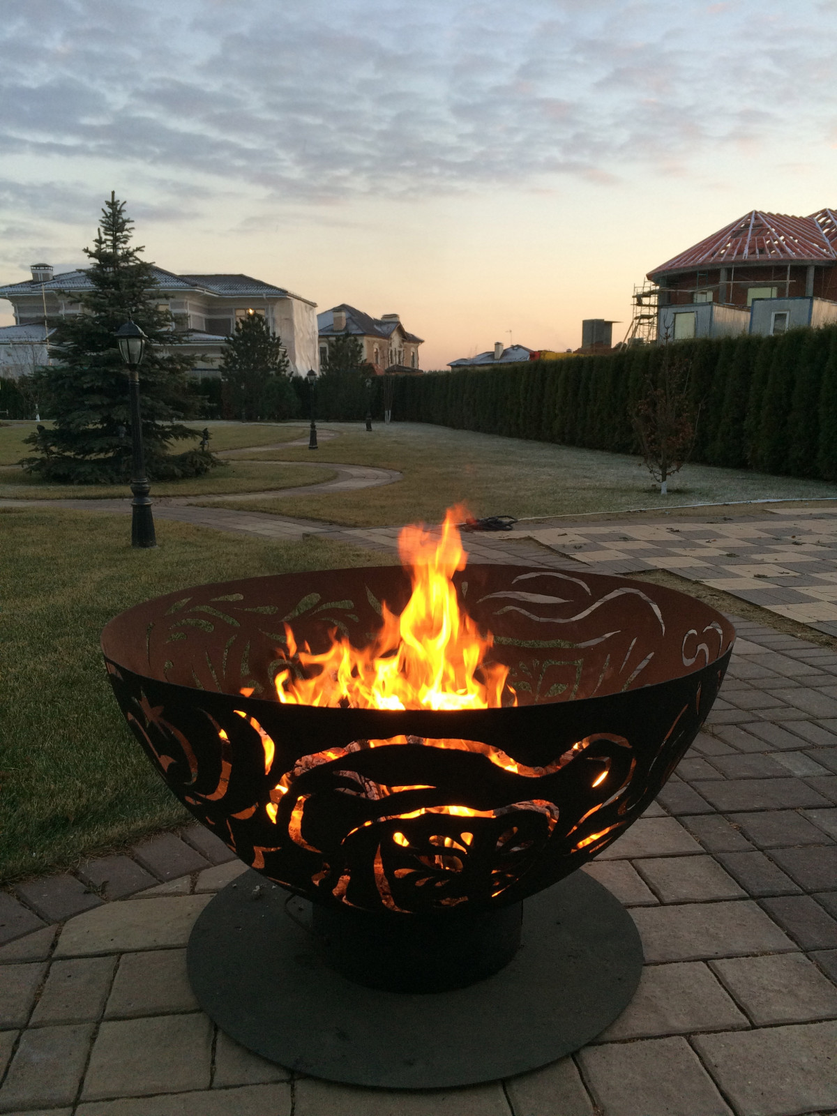 Уличный очаг "Венецианские маски"