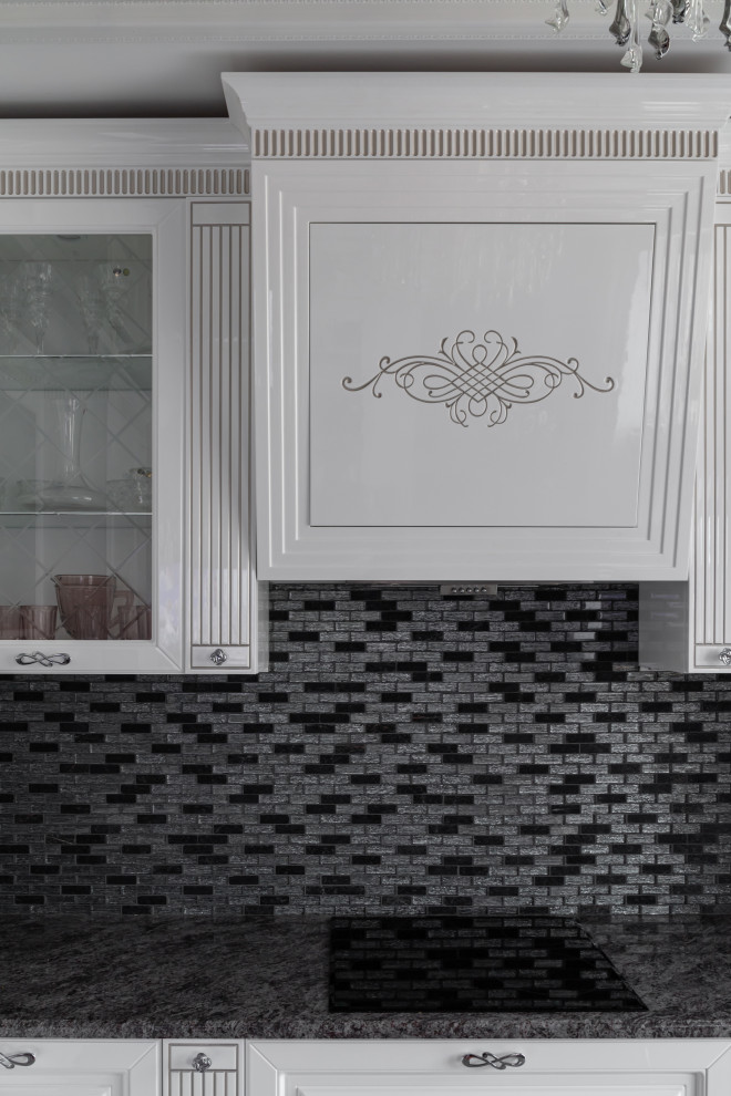 Белоснежная кухня в классике