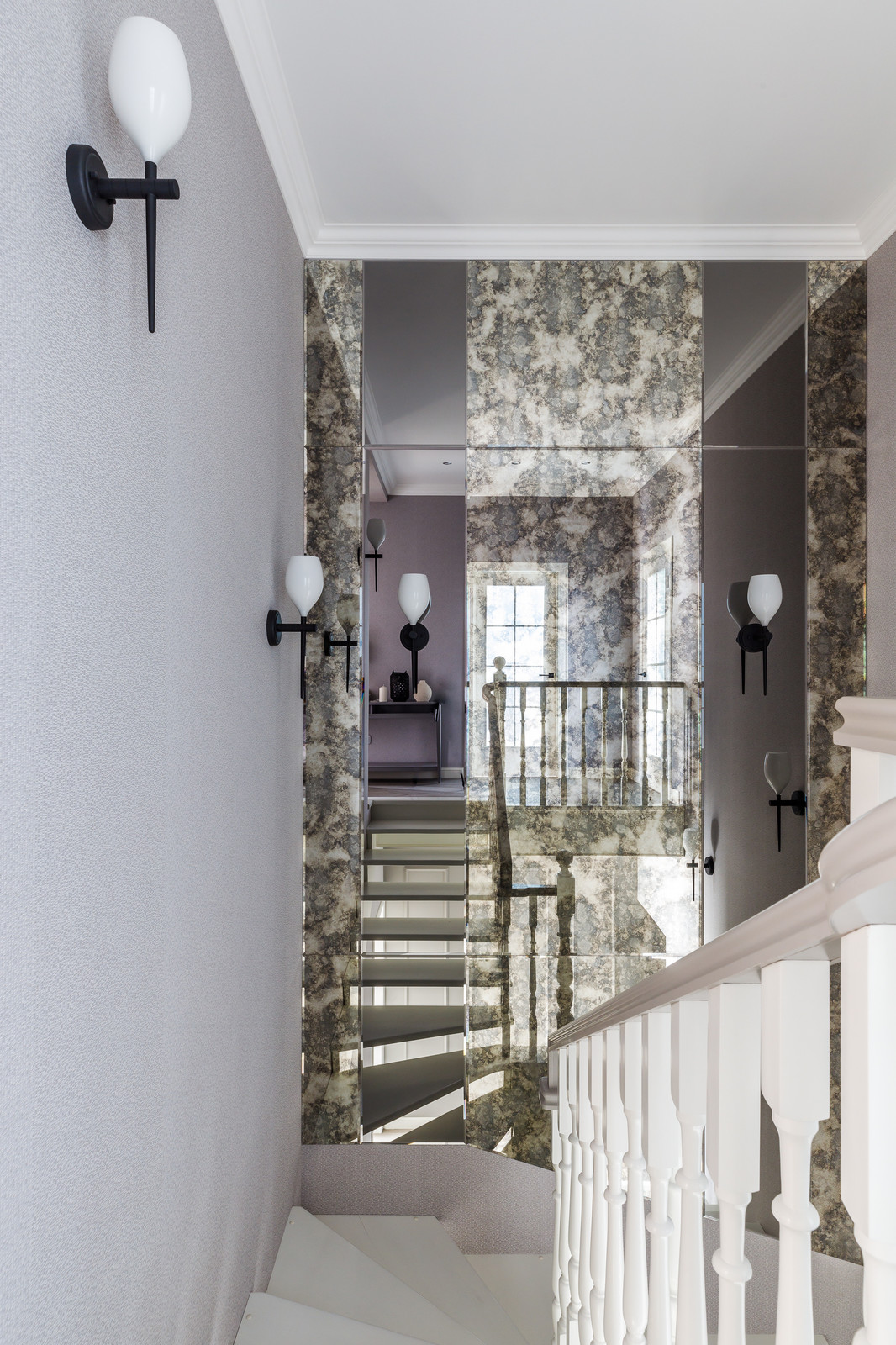 Интерьер таунхауса в монохромной гамме (г.Краснодар)