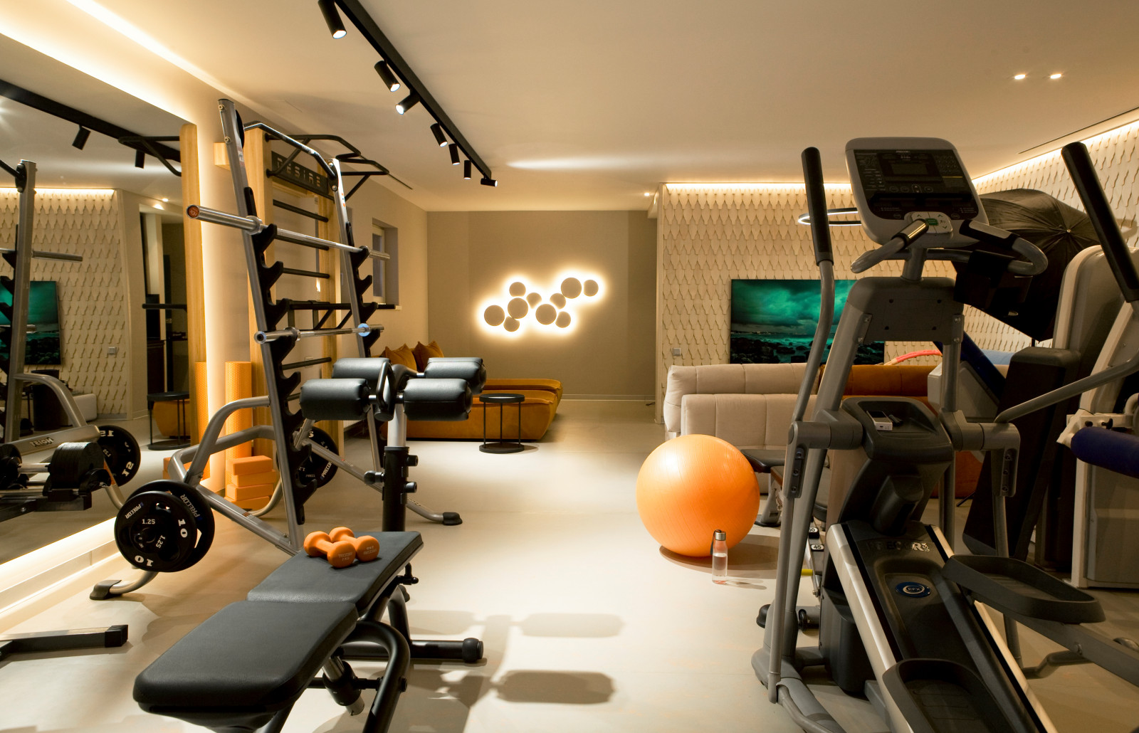 Домашний фитнес с лаунж-зоной