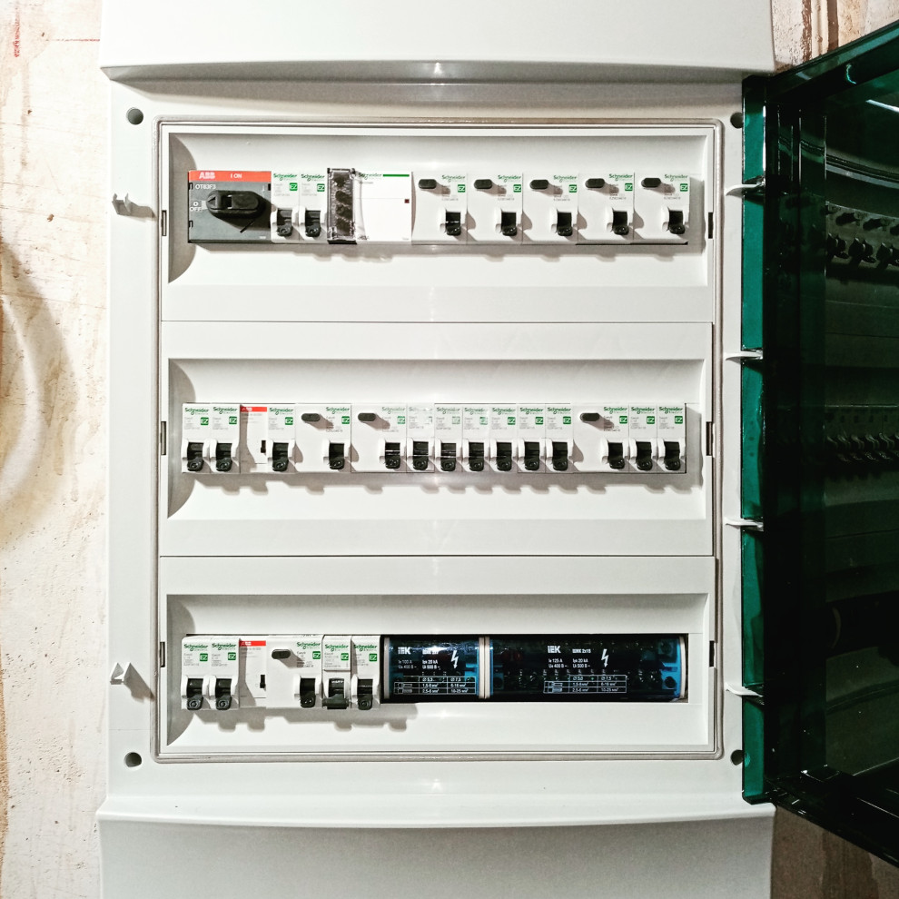 Обложка проекта: Электромонтаж, монтаж СКС в квартире