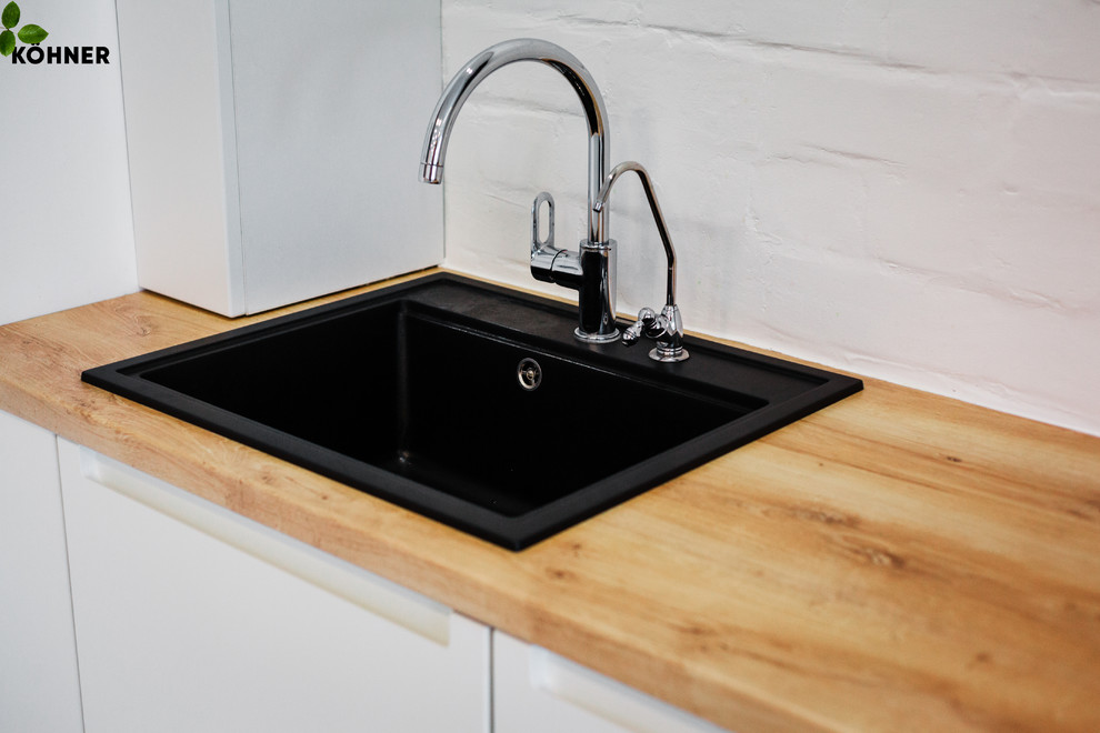 Кухня в скандинавском стиле в мансардной квартире