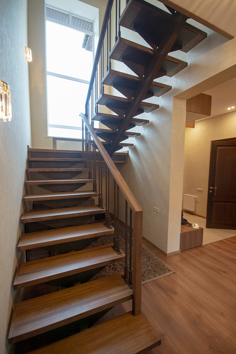 Лестница в Шмидтово на мет. каркасе