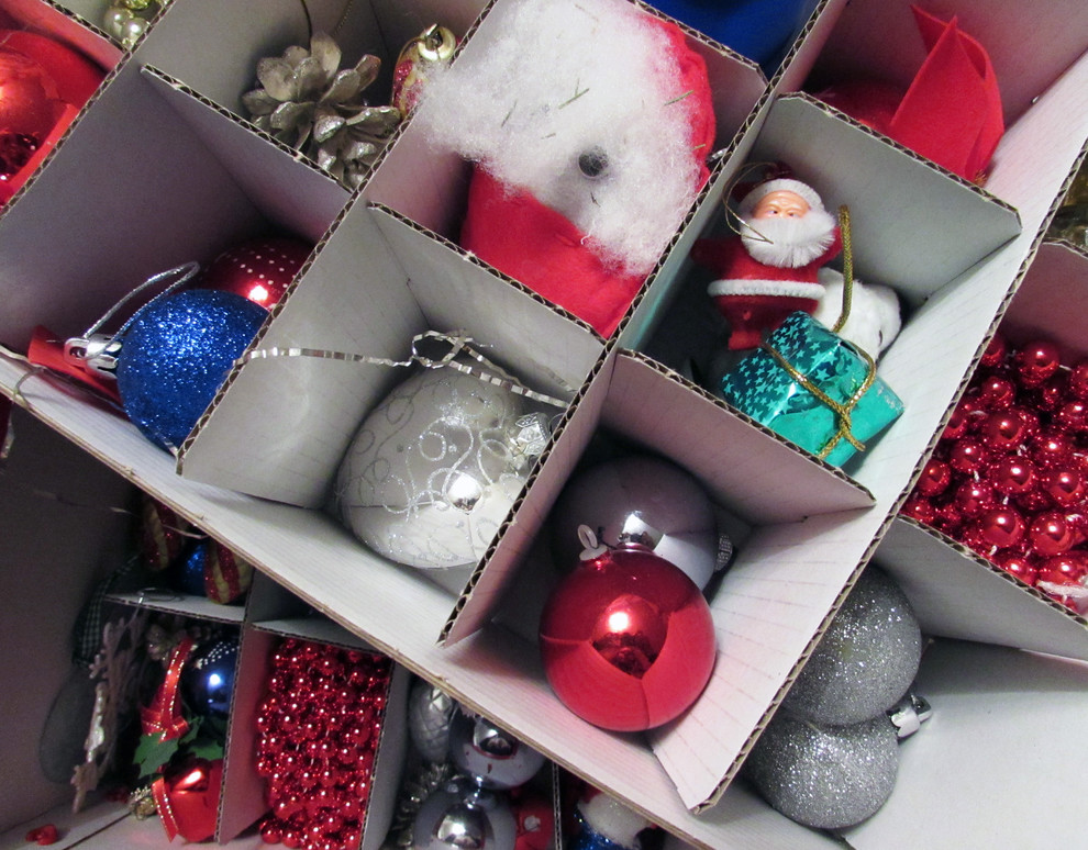 Хороший вопрос: Как хранить елочные игрушки и гирлянды