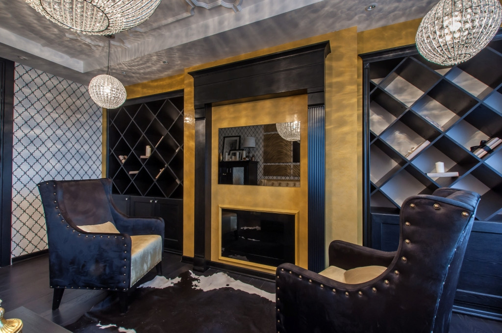 Телевизор над камином