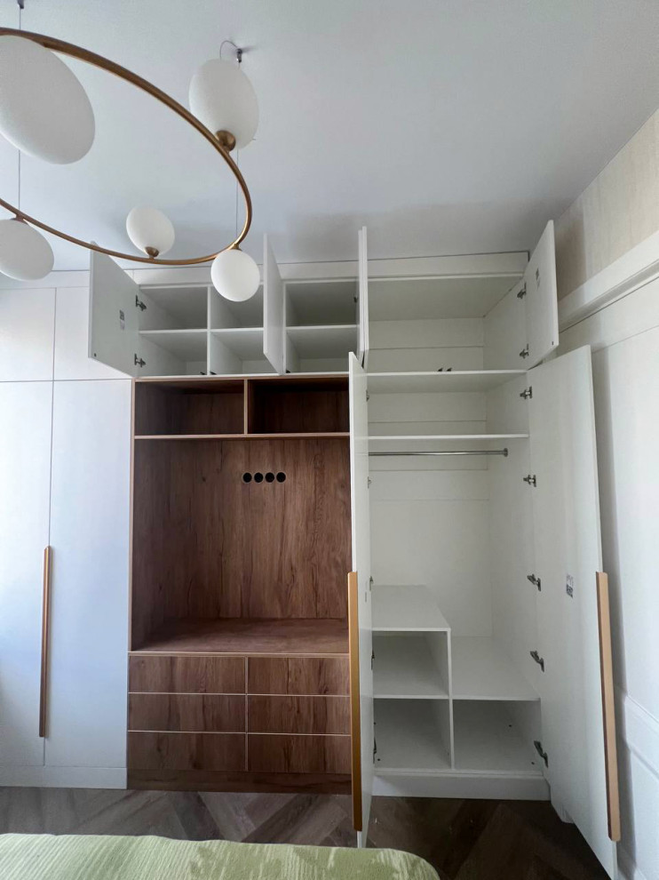 Встроенные распашные шкафы