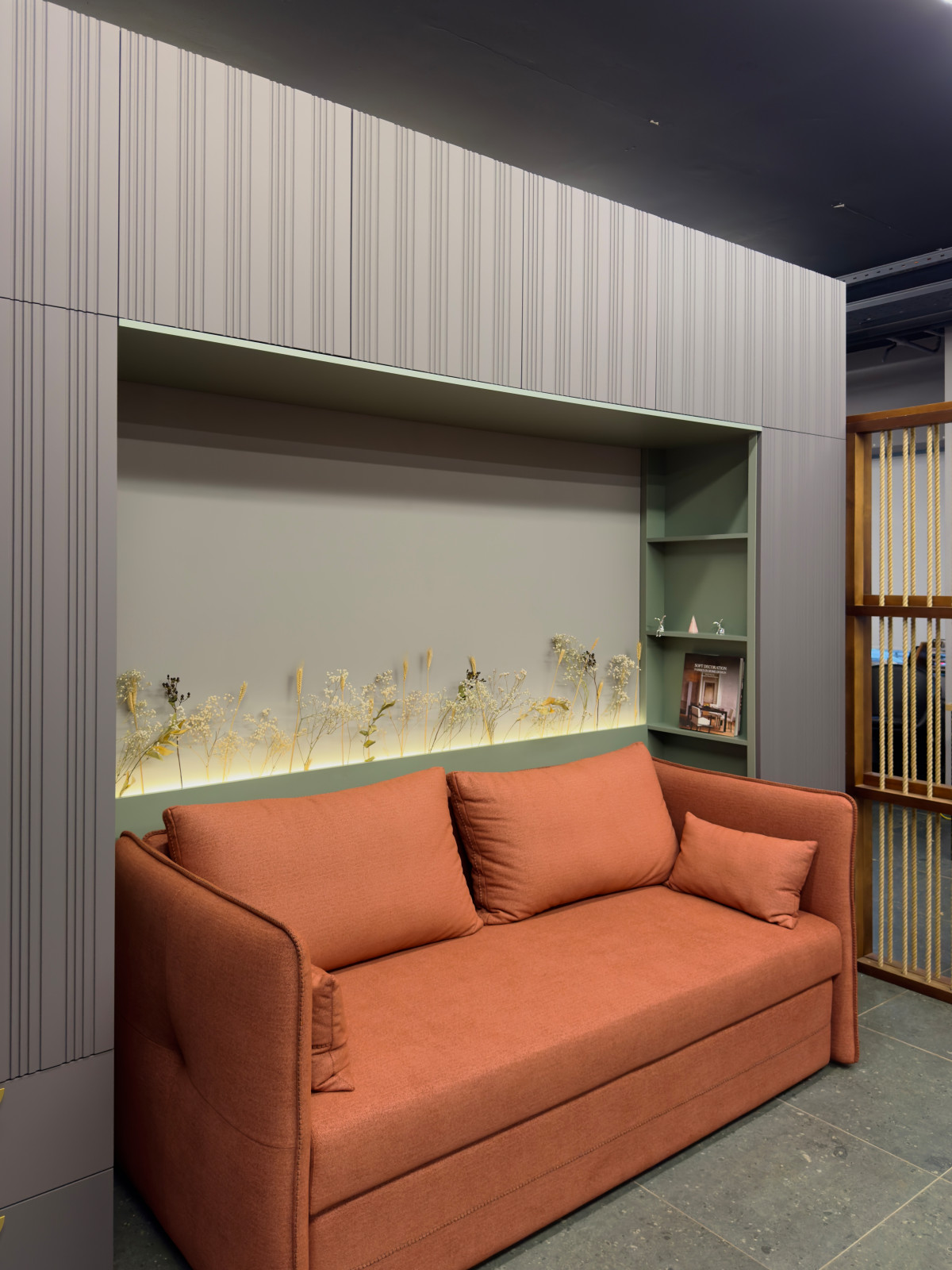 П-образный шкаф в шоуруме