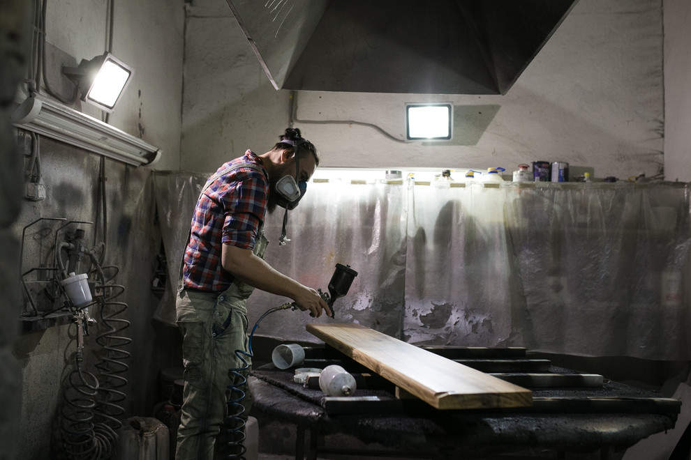 Портрет: Ростовская мастерская лофтовых дверей Doors Brothers