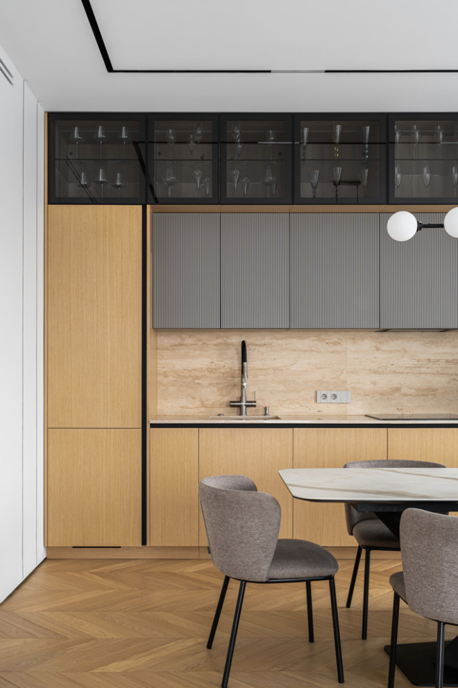 Современная кухня с фасадами из натурального шпона