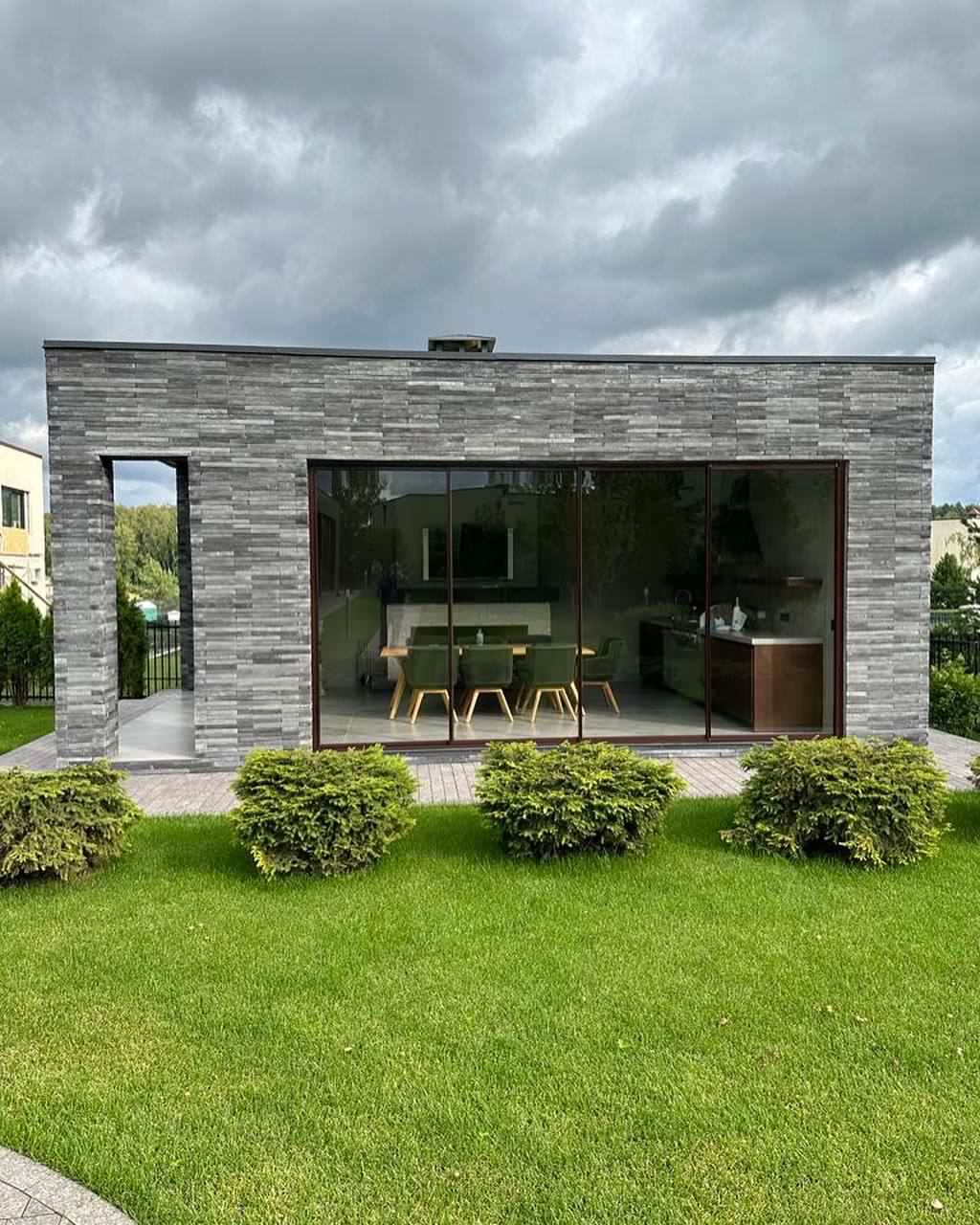 Раздвижное остекление павильонов Люксист