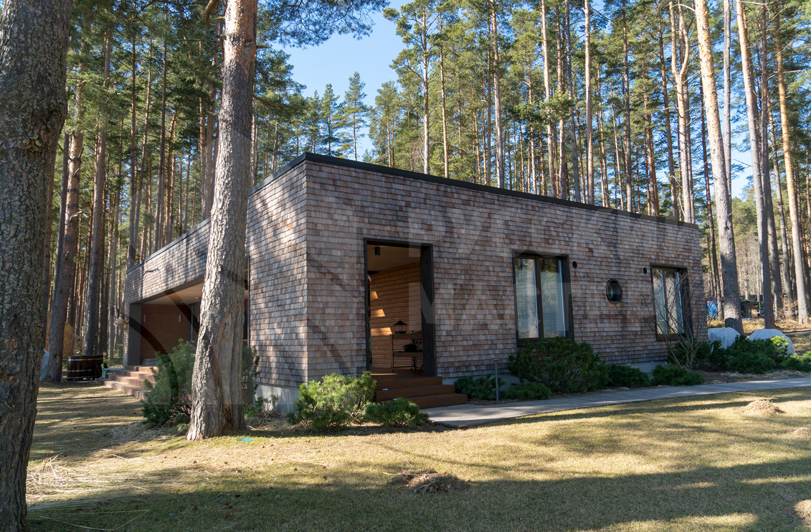 Одноэтажный дом в современном стиле с уютной сауной