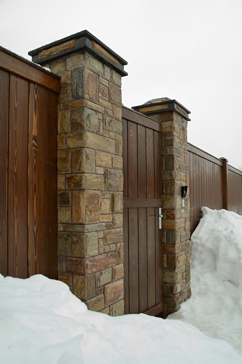 Обложка проекта: Забор из камня и дерева