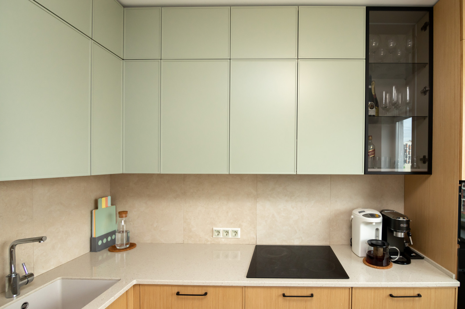 Неоклассическая кухня в трендовых цветах этого года