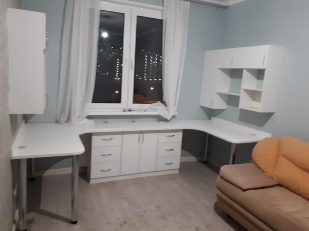 Обложка проекта: Стол встроенный под окном