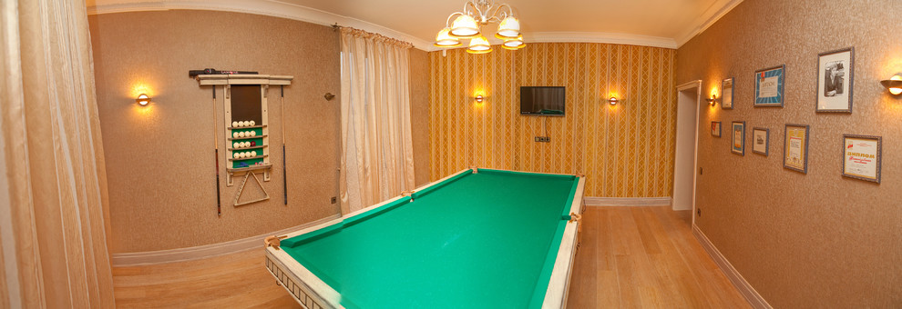 Дом с бассейном