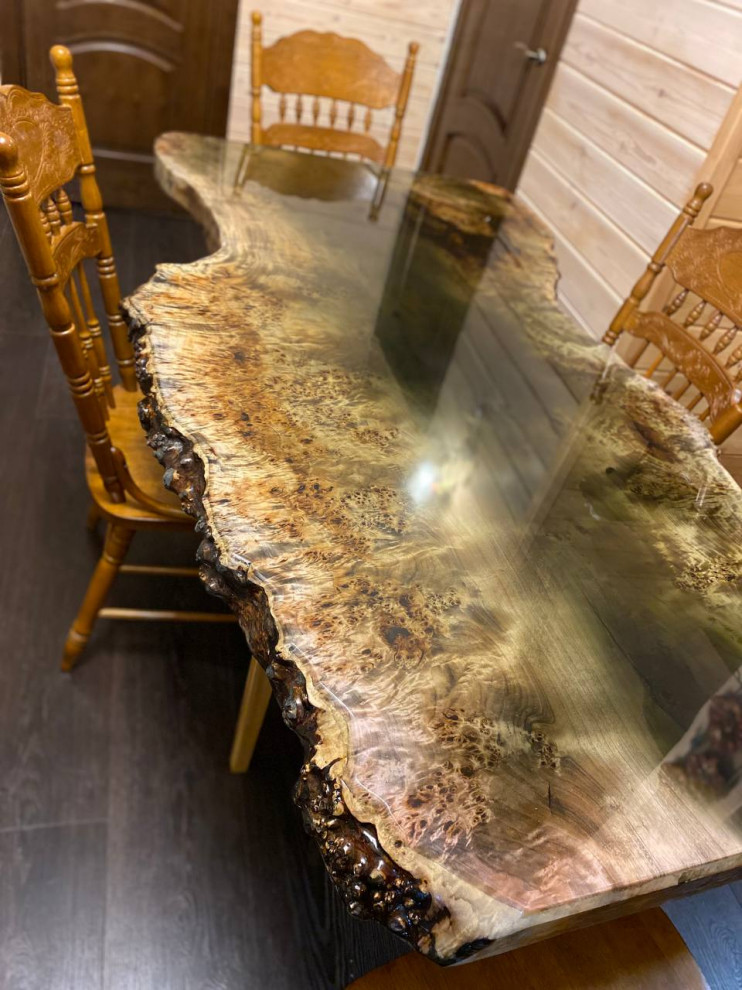 Обеденный стол из слэба капового тополя