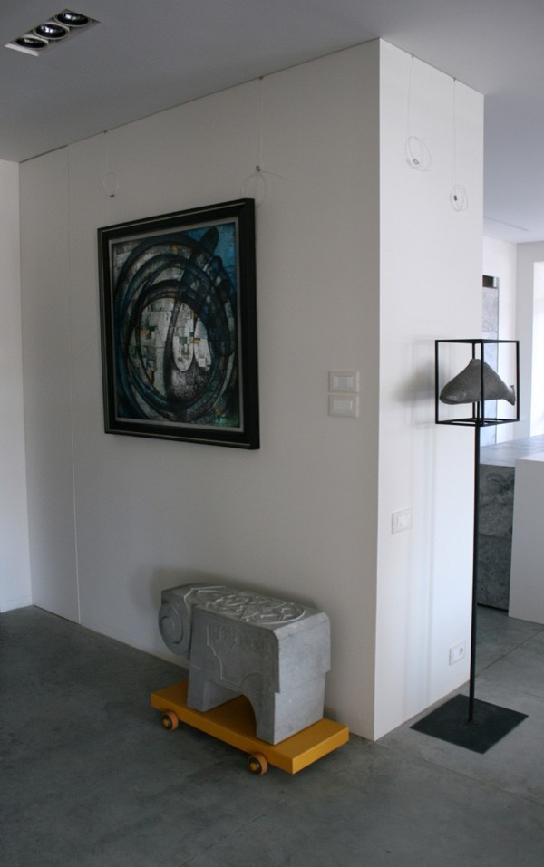 Houzz Армения: Квартира в Ереване с бетоном, ониксом и змеем-вишапом