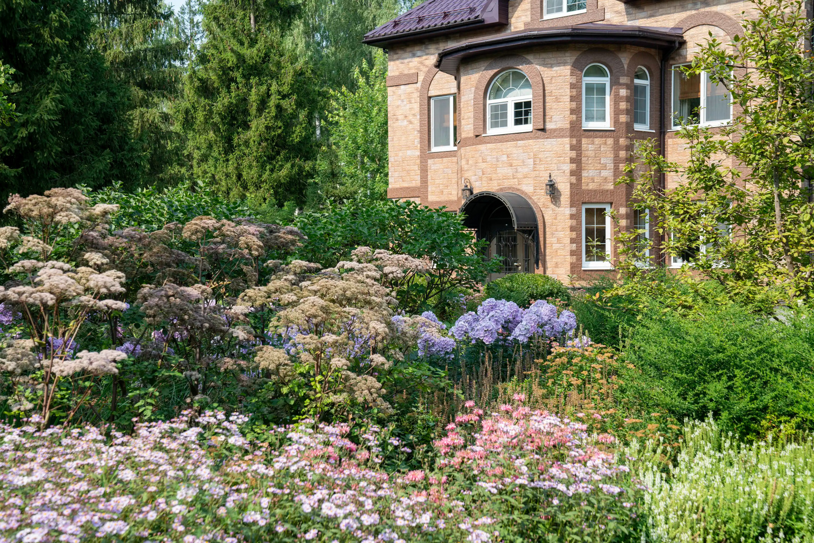 Круговорот  цвета. Дубровка 2021