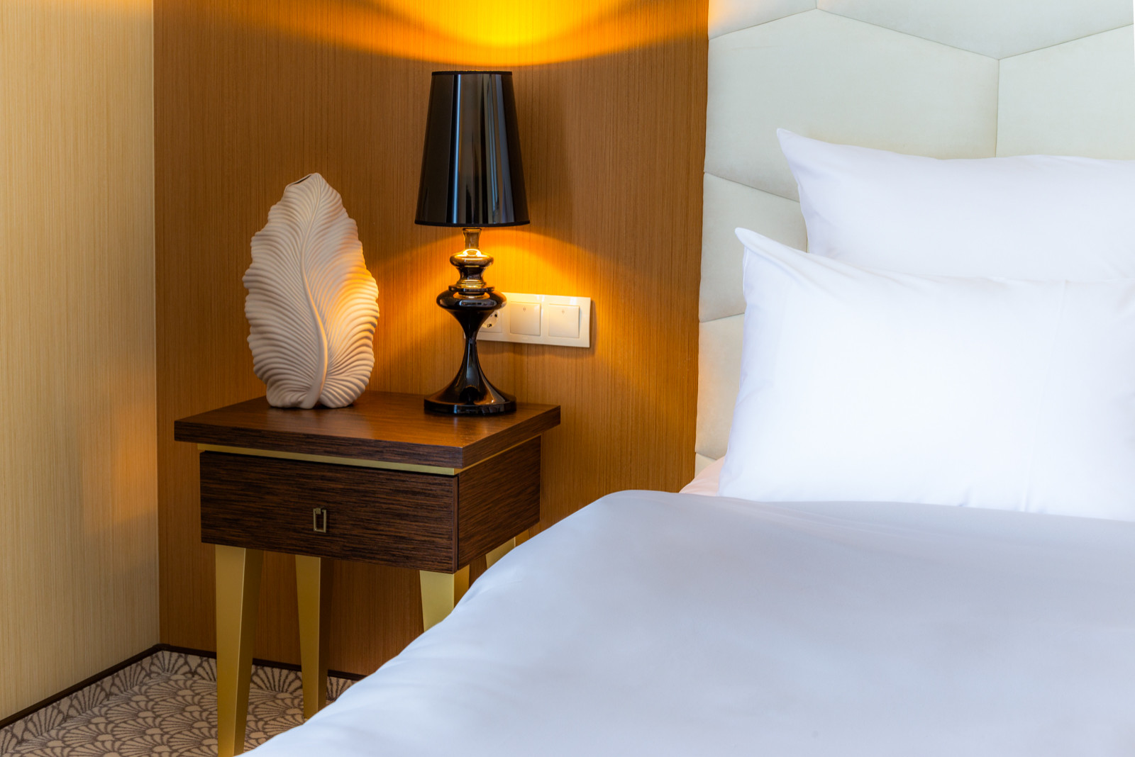 Обложка проекта: В графском парке музыка играет