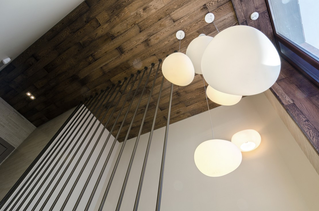 ВВЕРХ ПО ЛЕСТНИЦЕ