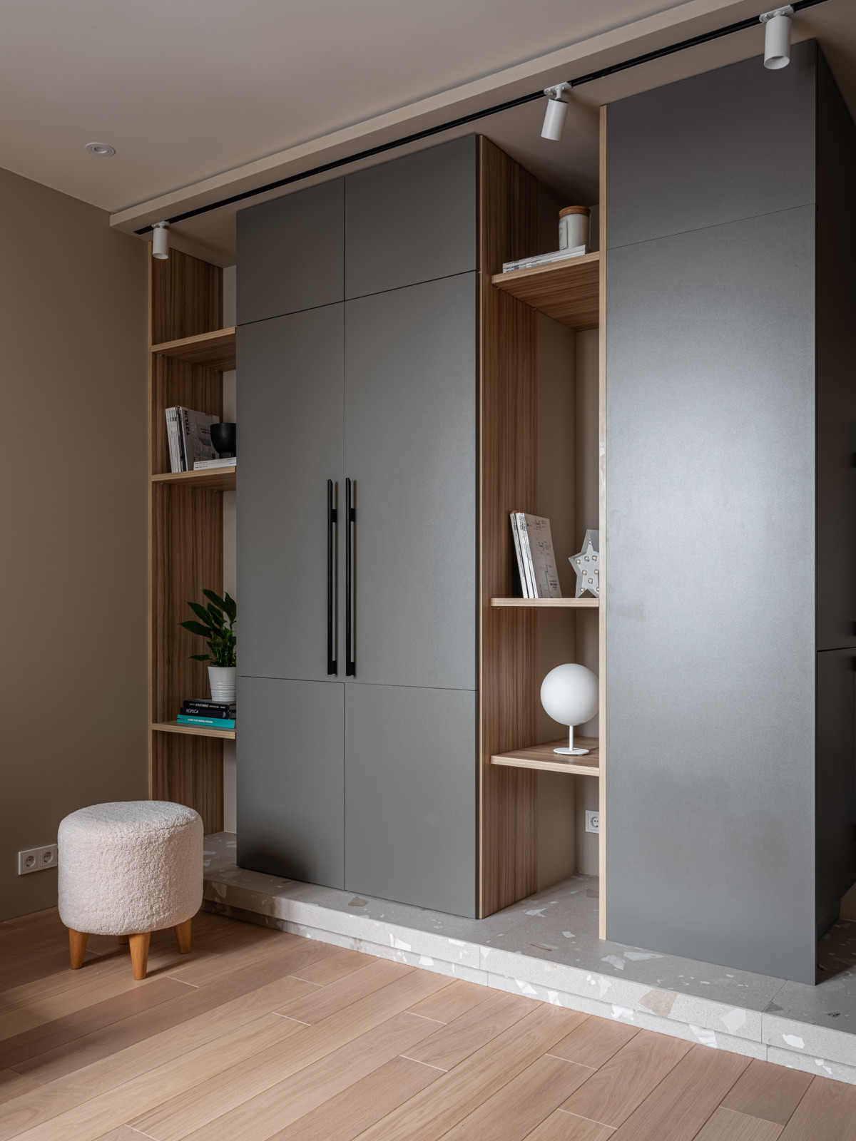 Кухня в холле