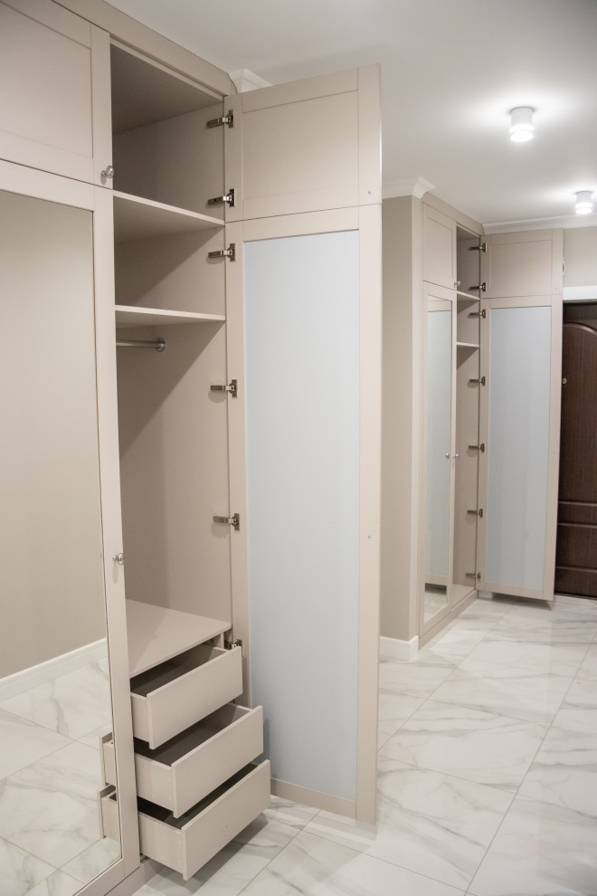 Шкафы (распашные) в прихожую в ниши