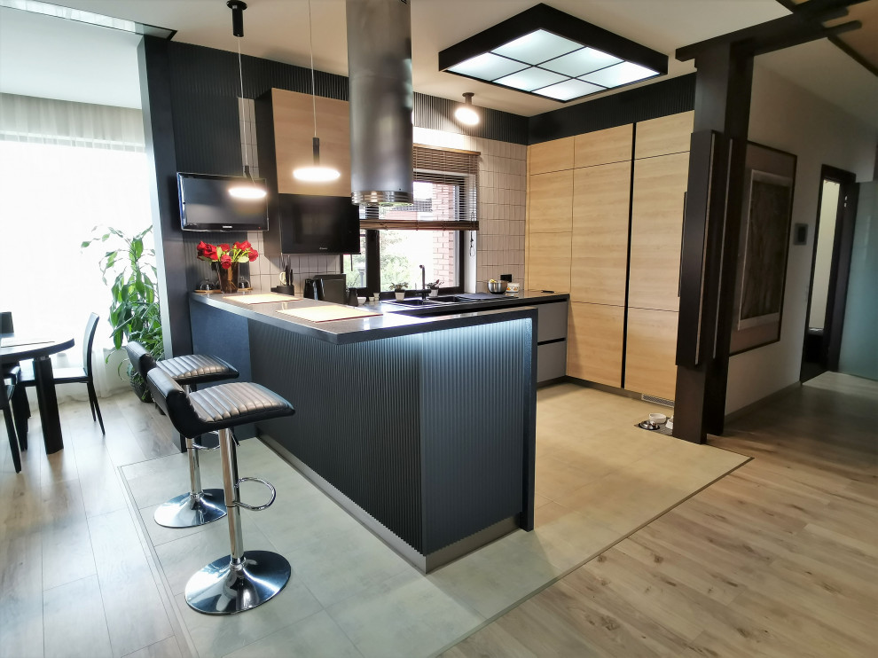 Обложка проекта: Визуализация и реализованный проект редизайн кухни в частном доме