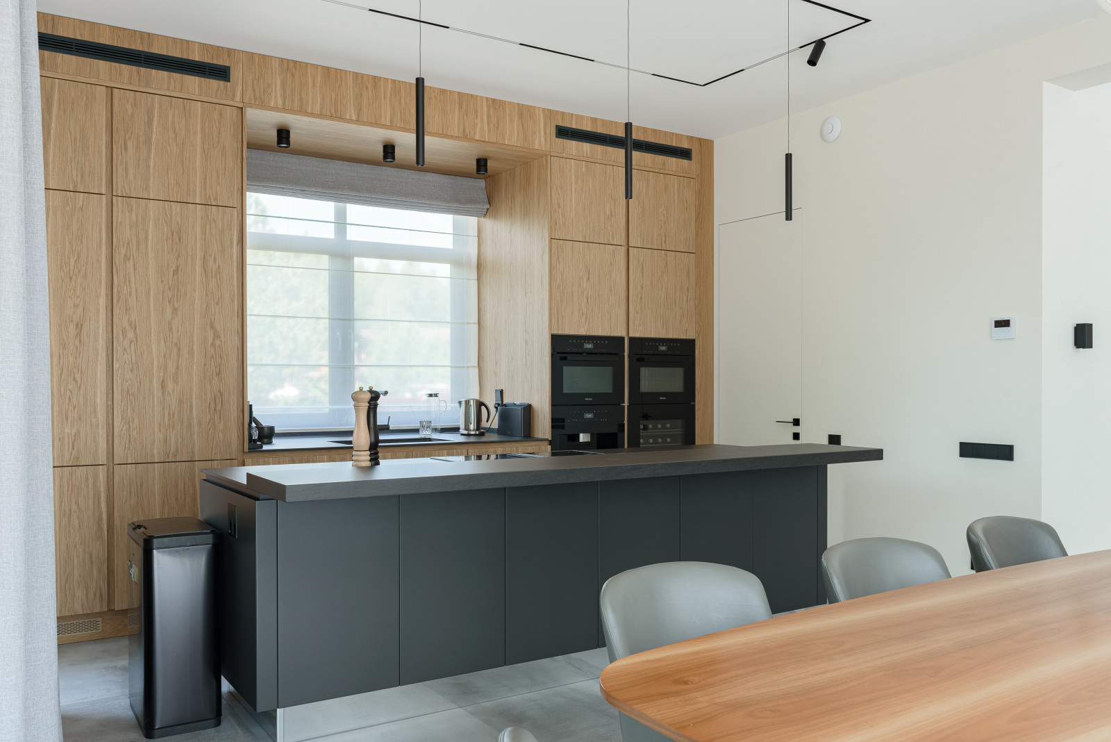 Строительство и внутренняя отделка частного дома в современном стиле