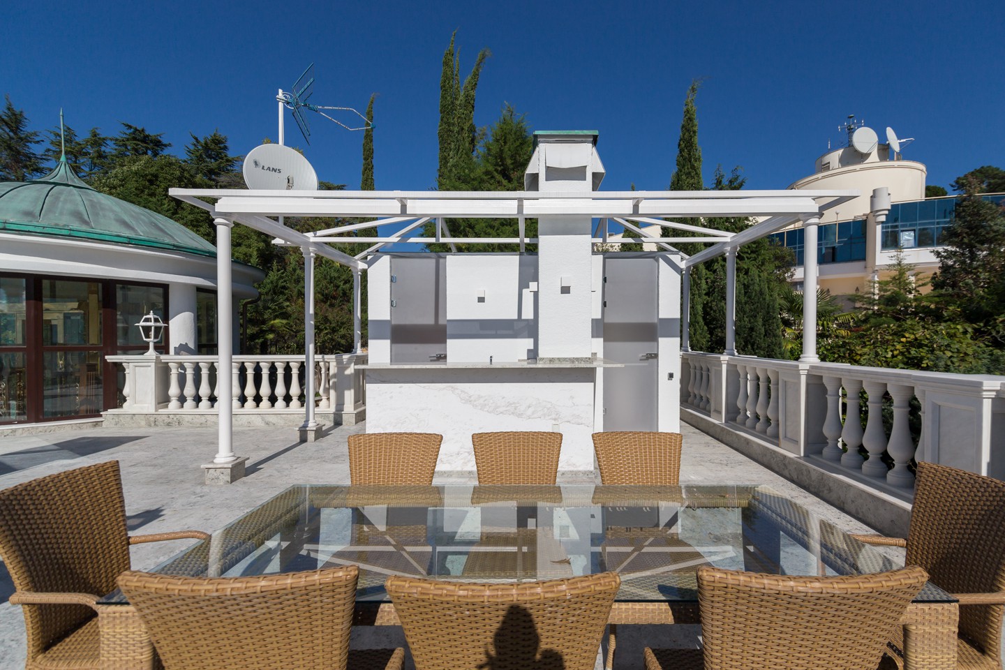 Терраса и открытый бар