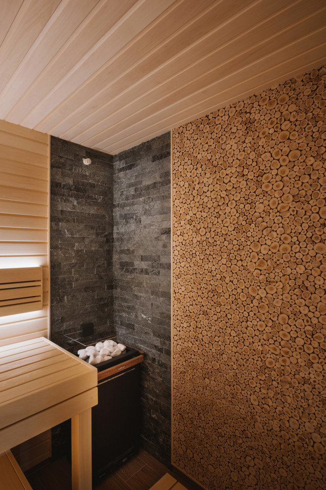 Сауна с можжевеловым панно.