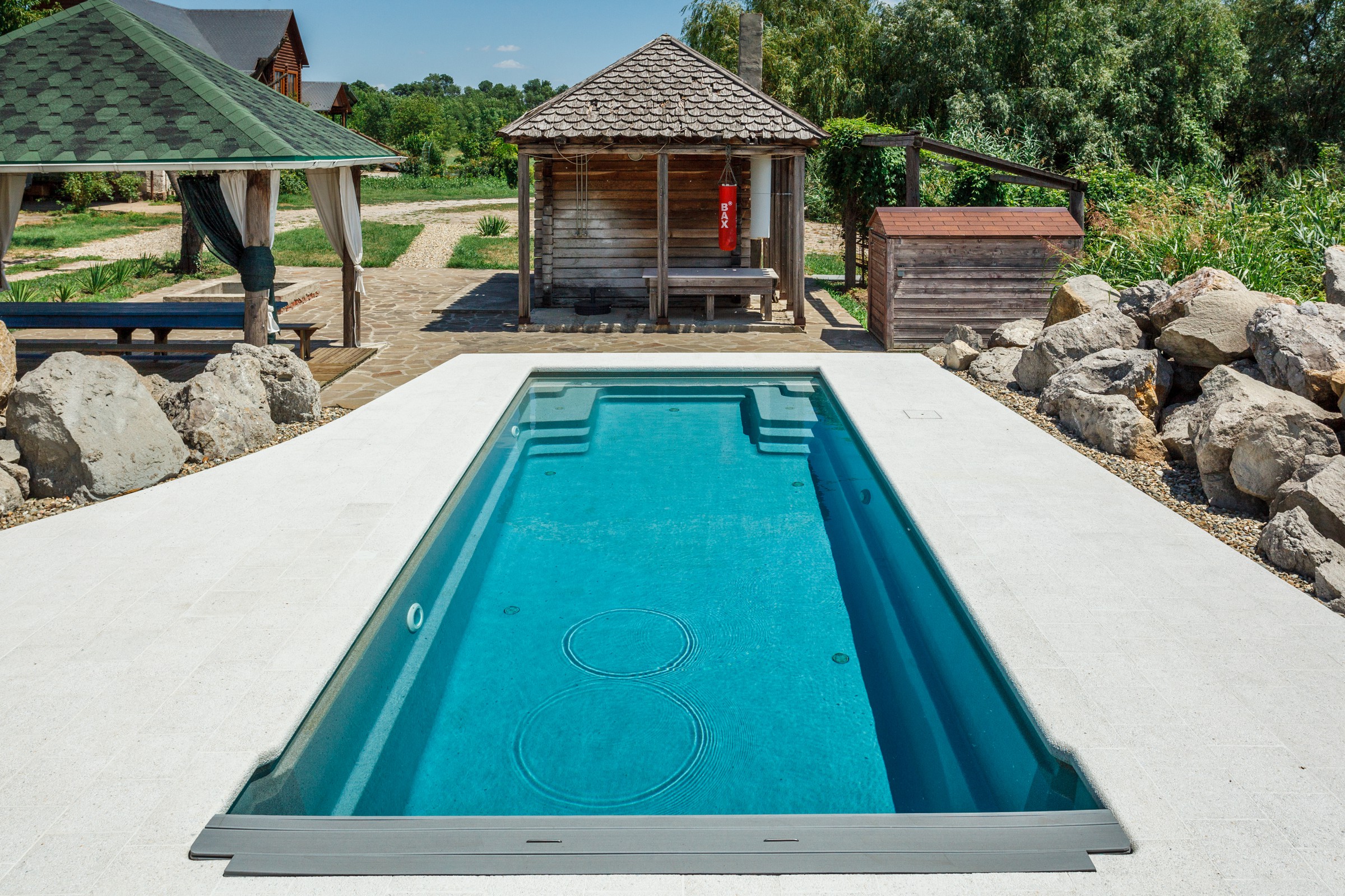 Бассейн в пригороде Краснодара