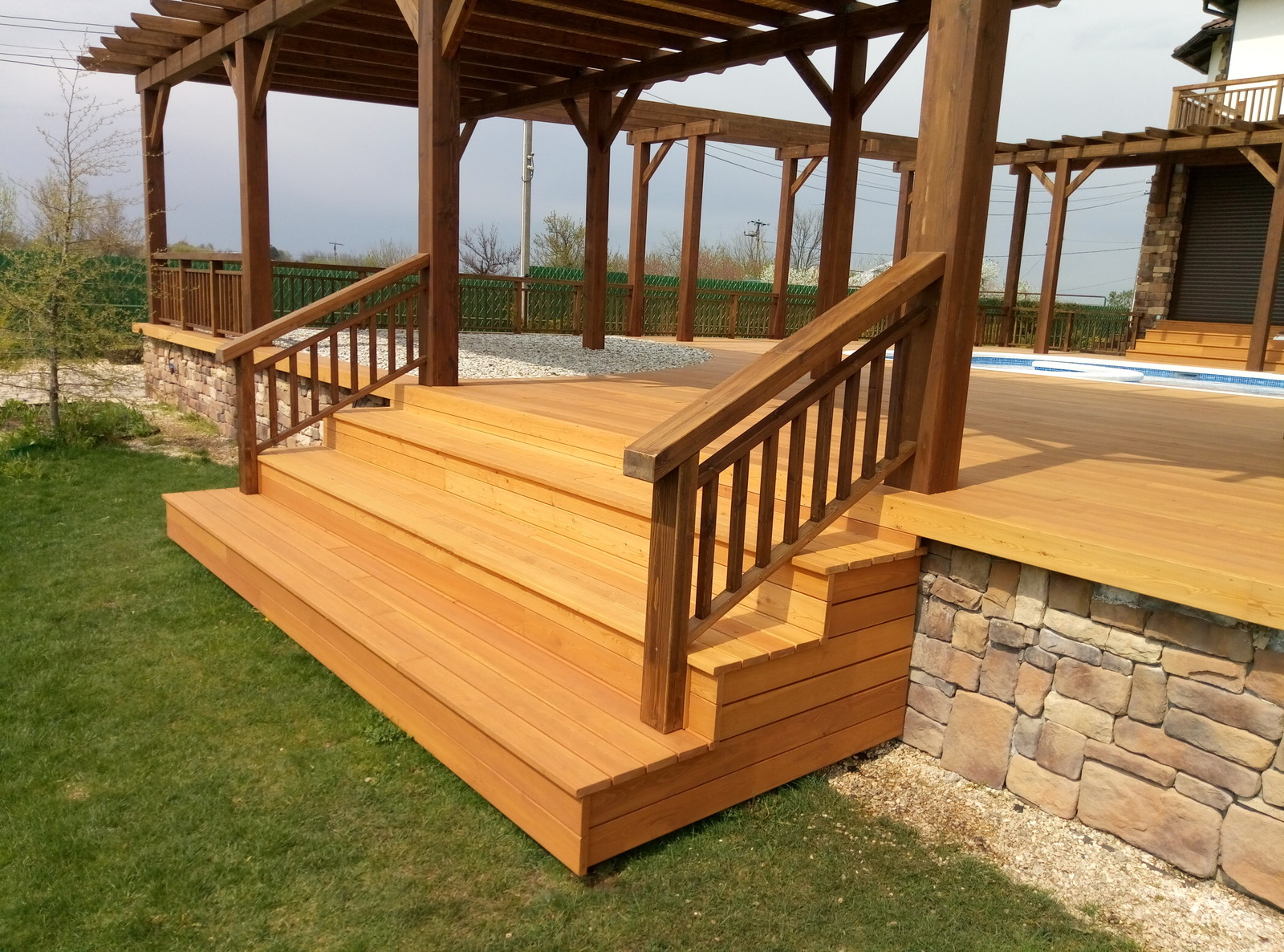 Как правильно: Возвести террасу для загородного дома