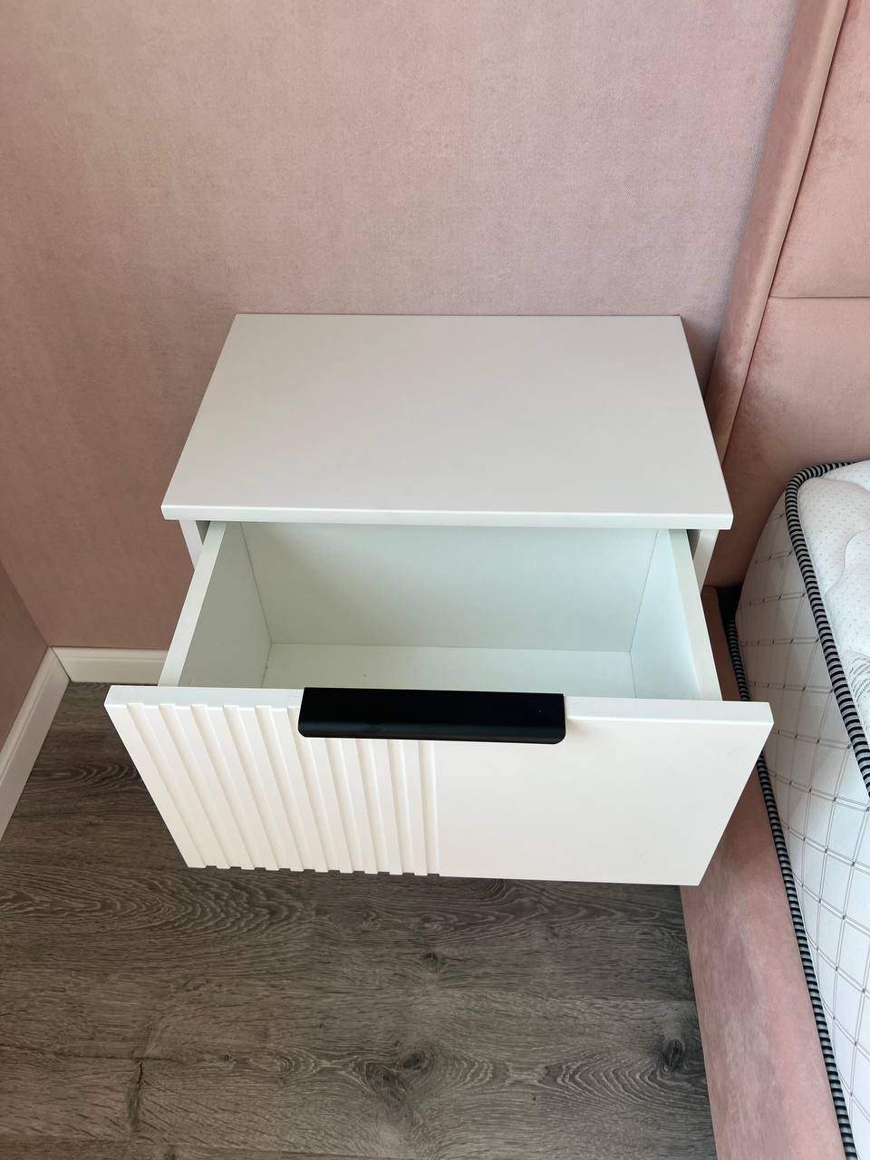 Тумбы и комоды