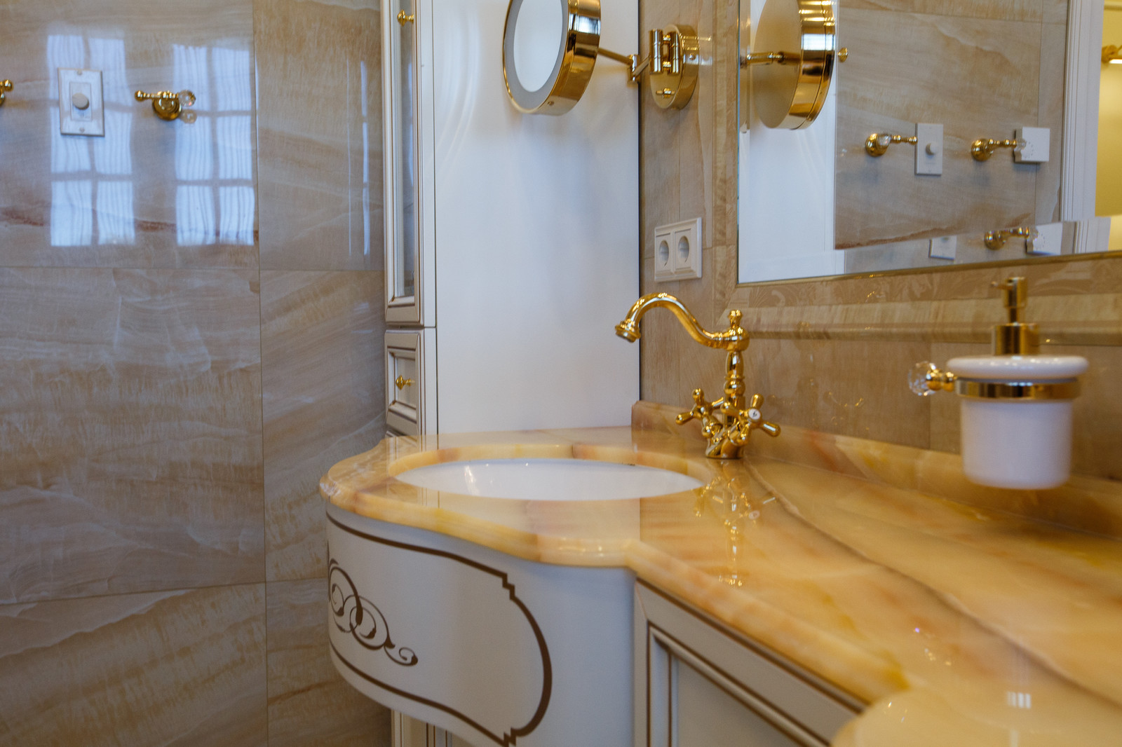 Обложка проекта: Ламбери Столешница из Оникса