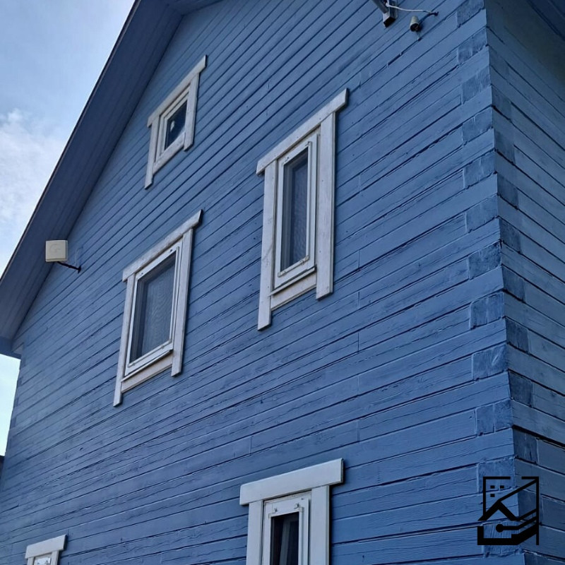 Покраска деревянного дома.