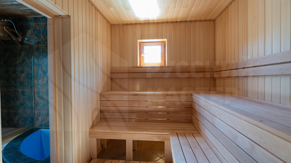 Дом в стиле шале на берегу Правдинского озера