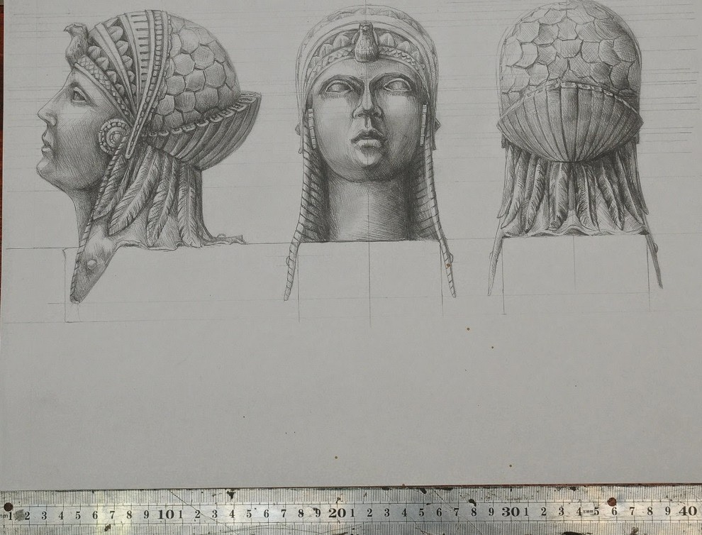 Кресло с декоративными деталями и элементами из бронзы