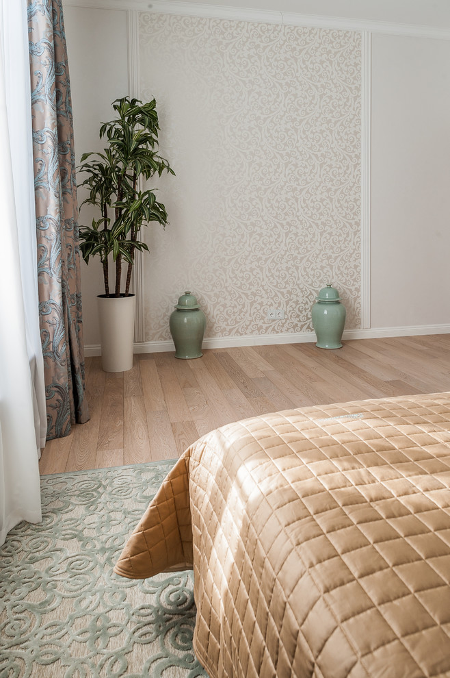 Загородный дом с розовой столовой