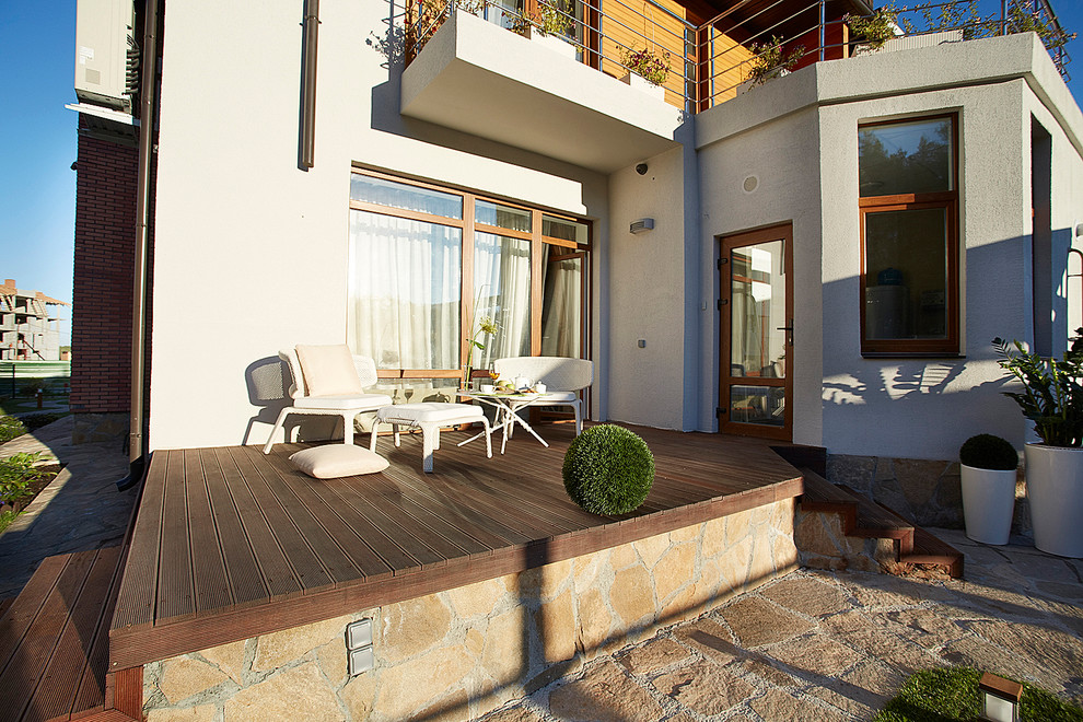 Беседка над прудом