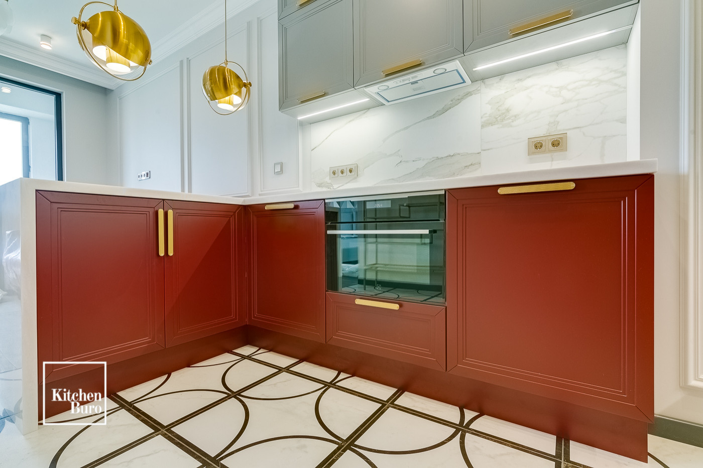 Красная кухня в ЖК Водный