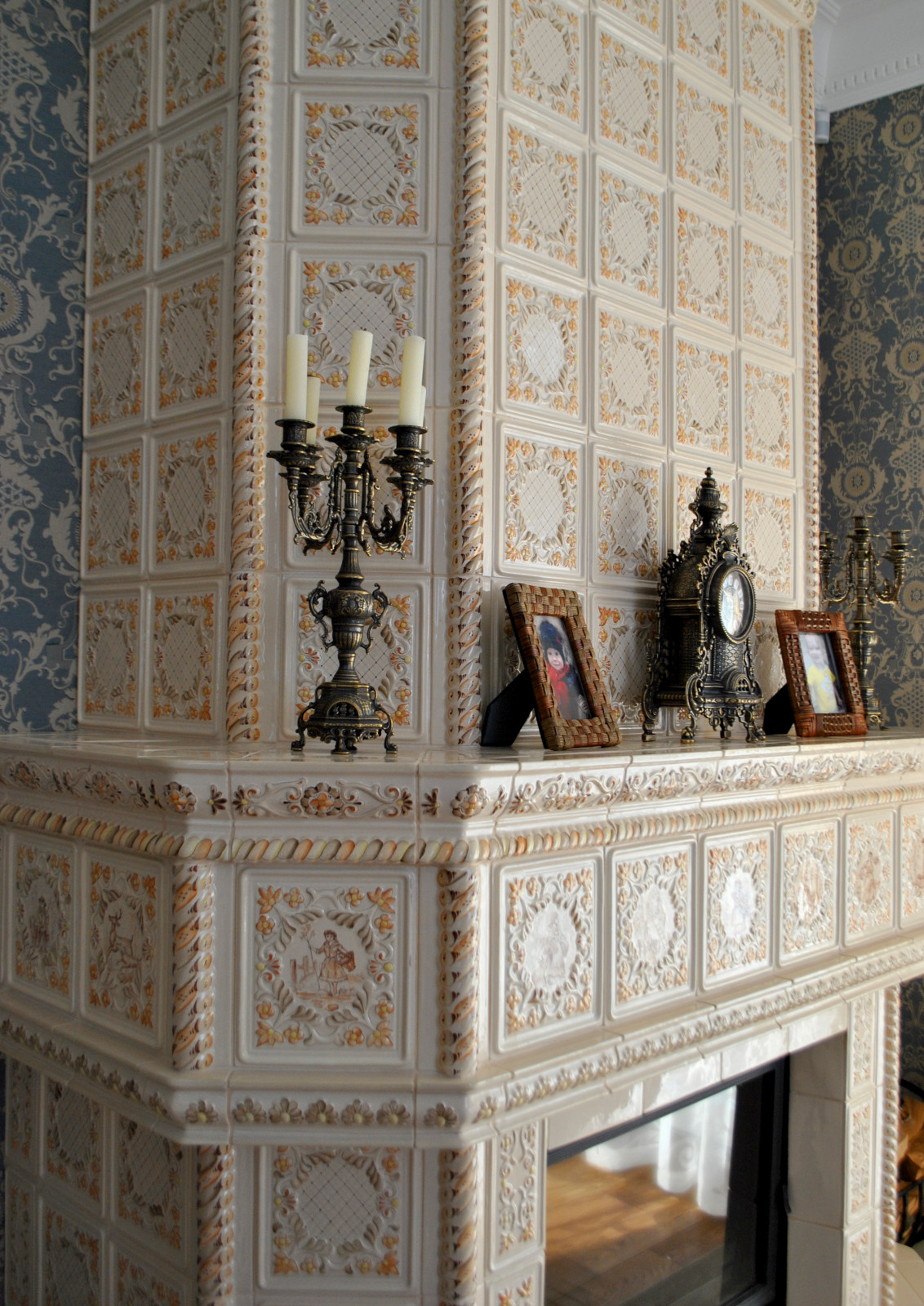 Изразцовый камин с Фламандскими сюжетами (Руза)