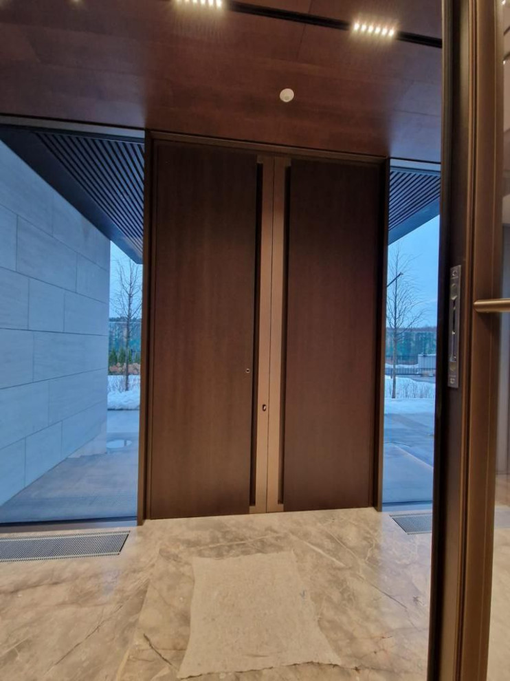 Облицовка двери из натурального шпона дуба