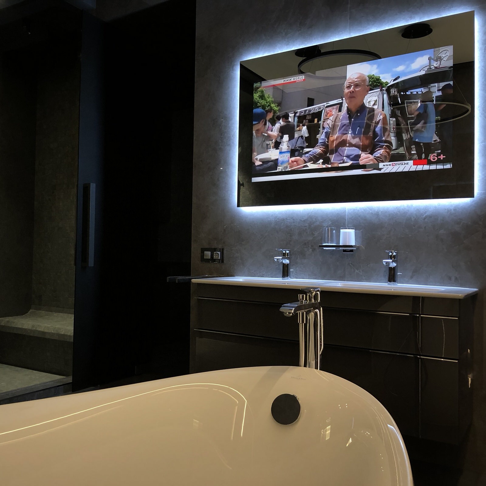 Обложка проекта: Влагозащищенные телевизоры для ванной комнаты