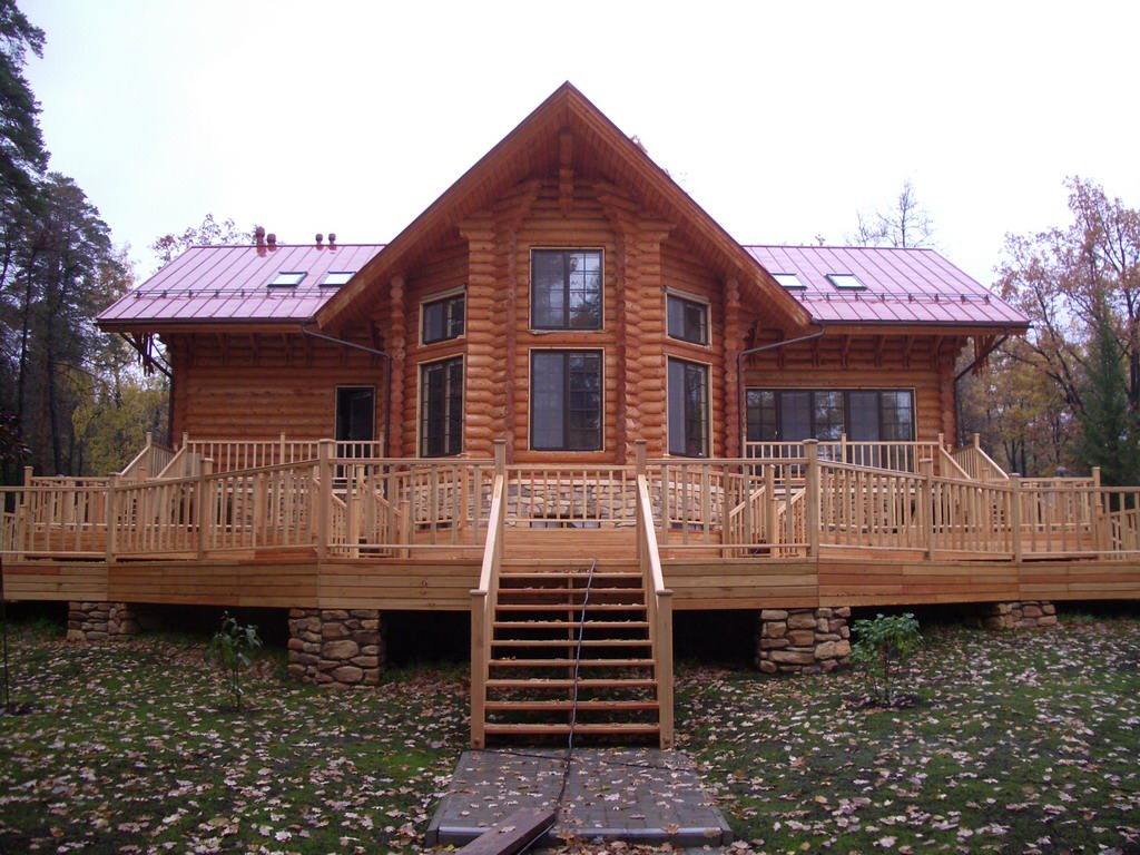 Гостевой дом. Калиброванное бревно. Канадская рубка. Диаметр 35-45 см.