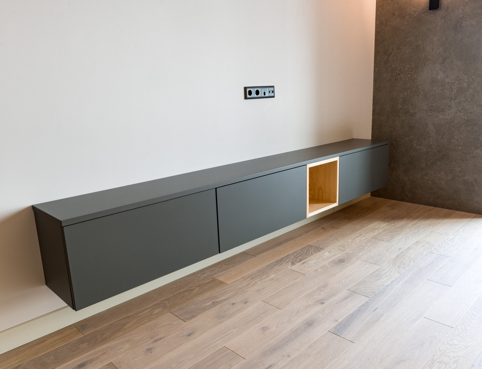 Шкаф и тумба