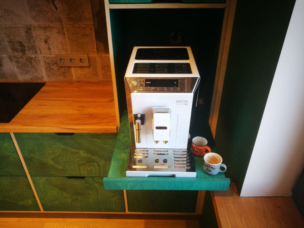 Обложка проекта: Кухня из фанеры с открытыми торцами ящиков.