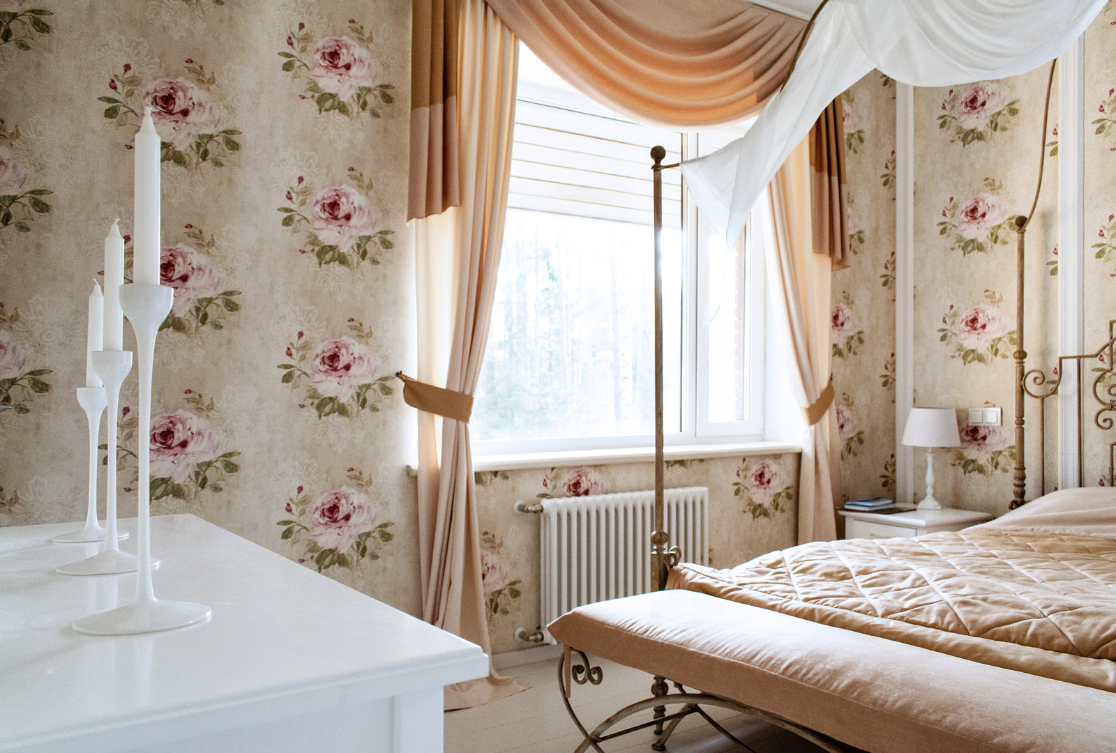 Обложка проекта: Спальня в светлых тонах.