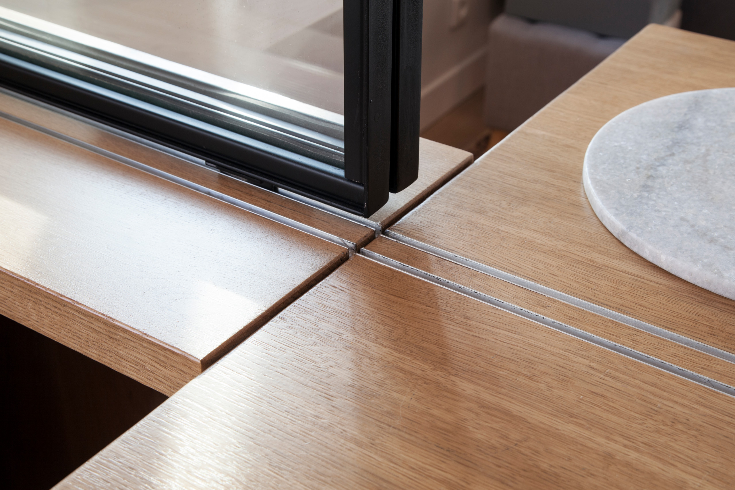 До и после: Микроапартаменты с причудливой стеной-столом